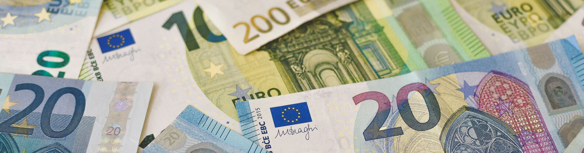 Bild von verschiedenen Geldscheinen